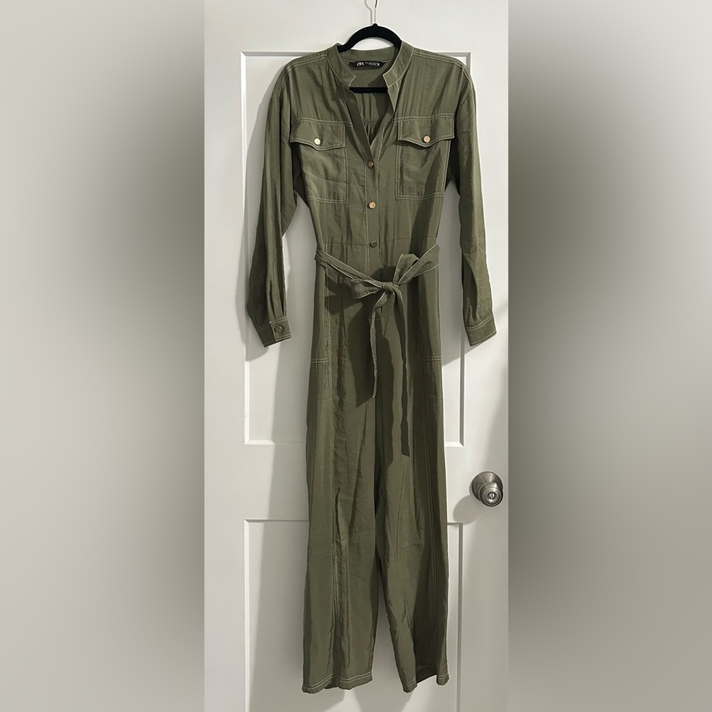 JUMPSUIT WITH CONTRASTING TOPSTITCHING